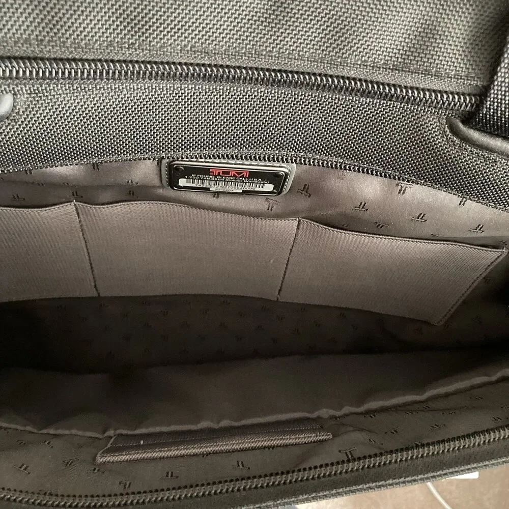 Tumi 22